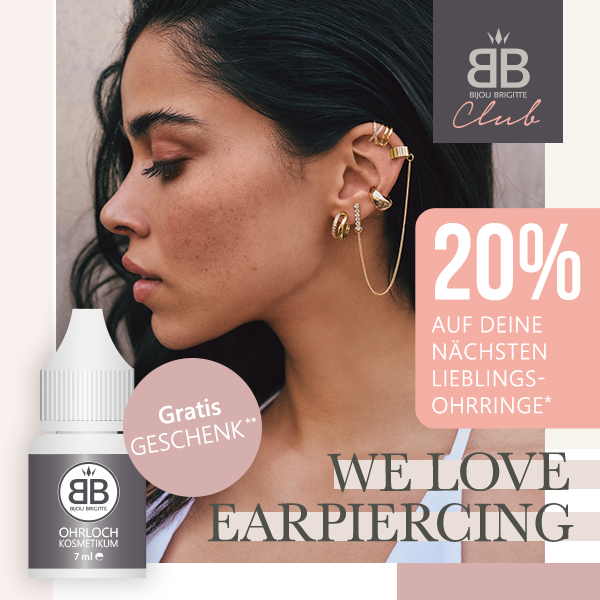 Frau mit mehreren goldenen Ohrringen und Bijou Brigitte Ohrloch-Pflegeprodukt Aktion.